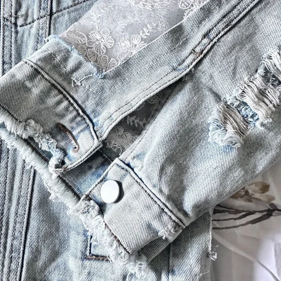 Denim and lace jacket - Picture 9 of 12